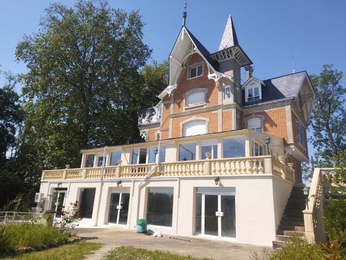 Chambre Dans Un Manoir Au Bord De L'Yonne Pres De Sens Villeperrot Buitenkant foto